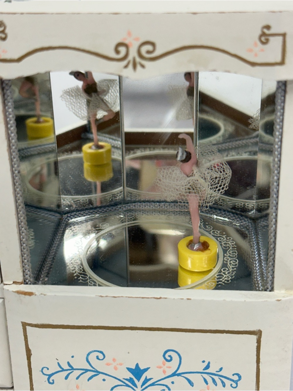 Vintage APCO Musical Jewelry Box - Picture 5 of 8